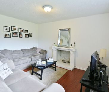 LOWER UNIT 2 BEDROOM 1 BATH IN CENTRAL DUNBAR LOCATION! - Photo 1