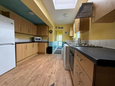 6 bedroom house to rent - Photo 2