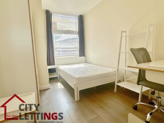 5 Bedroom Apartment - Photo 1