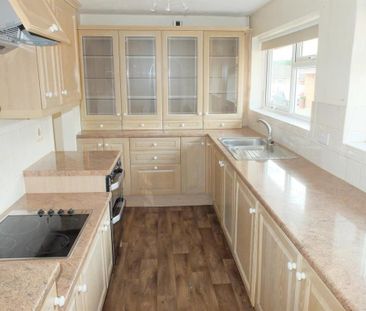 2 bedroom semi-detached bungalow to rent - Photo 3