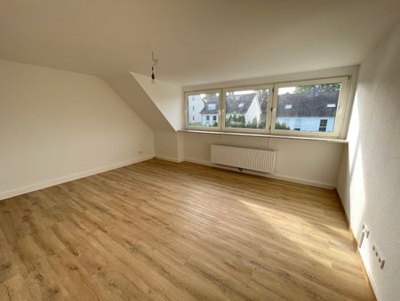 **TOP**3 Zimmer DG Wohnung teilweise mit Schrägen! - Photo 4