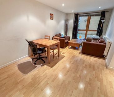 1 bedroom Flat To Let - Photo 2