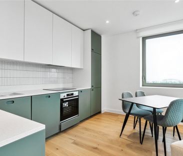 Station Road, N17, London - Photo 1