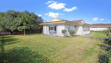 Rental Opportunity: 2 Bedroom house! - Photo 2