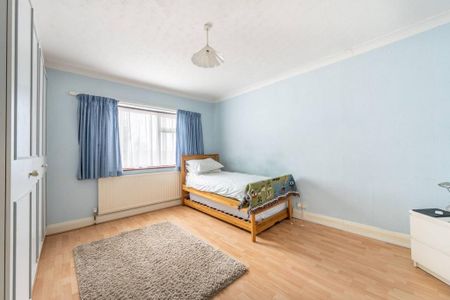 4 bedroom semi-detached house to rent - Photo 4