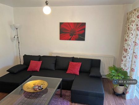 4 bedroom semi-detached house to rent - Photo 2