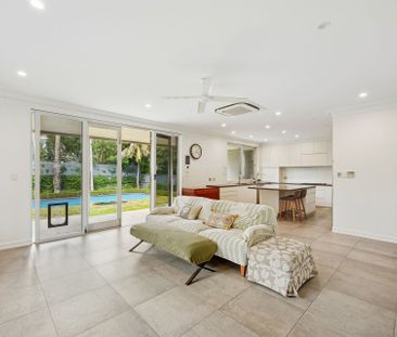 Classically Elegant Family Home Of Grand Scale Set In Premium Locale - Photo 3