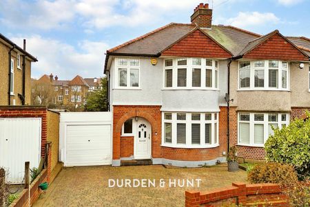 Beverley Crescent, Woodford Green - Photo 2