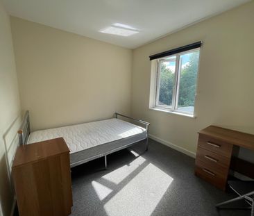 Room in a Shared House, Beeston Road, NG7 - Photo 2
