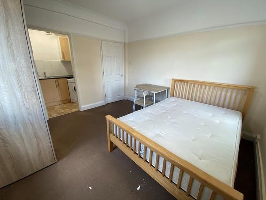 Studio to rent - Photo 1