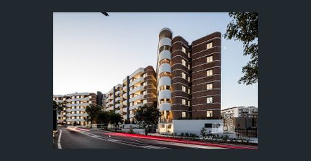 Luxurious Three-Bedroom Apartment in Central Location - Photo 4