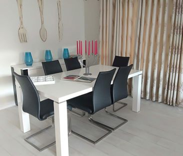 Cranbourne East - Photo 1