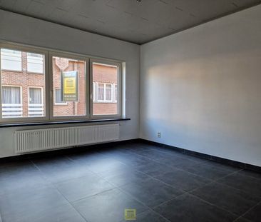 Appartement op 1e verdieping met autostaanplaats, op toplocatie in ... - Photo 1