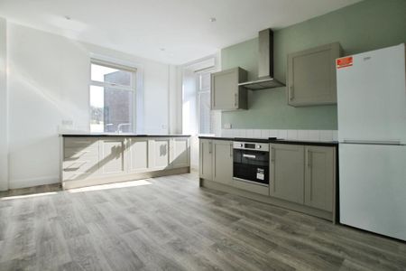 2 bedroom semi-detached house to rent - Photo 2