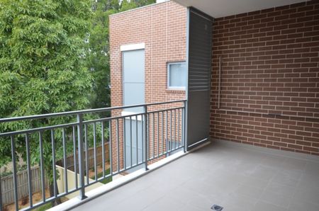 2 Bedroom Apartment with Lift Access - Photo 2