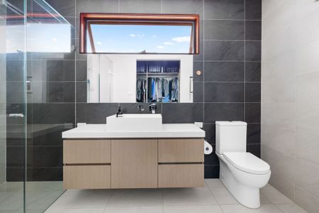 Extraordinary Family Living with Space, Comfort & Energy Efficiency - Photo 4