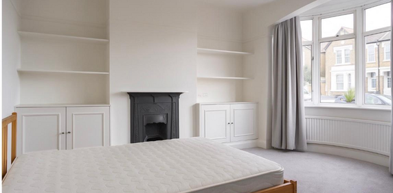 1 bedroom in a house share to rent - Photo 2