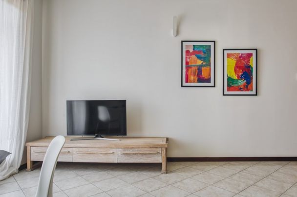 Cozy single room with terrace and window in Milan - Foto 1