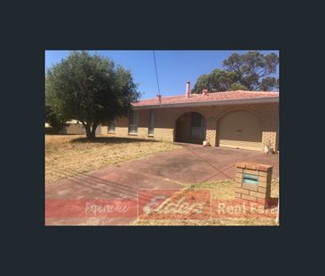 BRICK FAMILY HOME - Photo 5