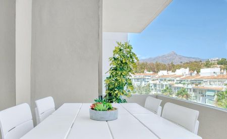 2 bedroom luxury Flat for rent in Nueva Andalucia, Andalusia - Photo 5