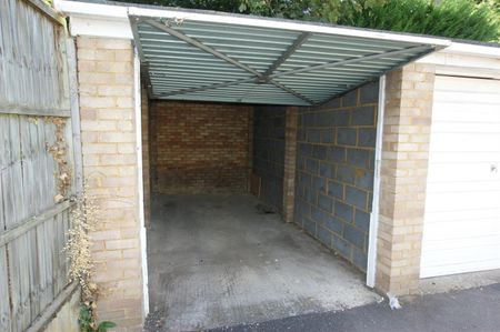 Oakdene Court, Walton on Thames - Photo 3