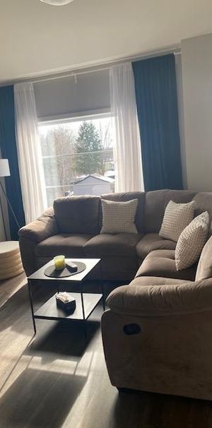 Grand 4 1/2 sur 2 étages à St-Philippe - Photo 1