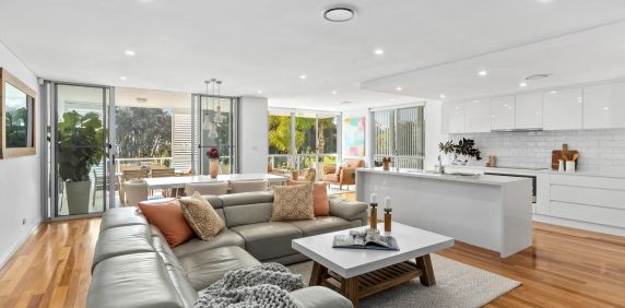 Executive three bedroom apartment in Prime North Wollongong Location - Photo 2
