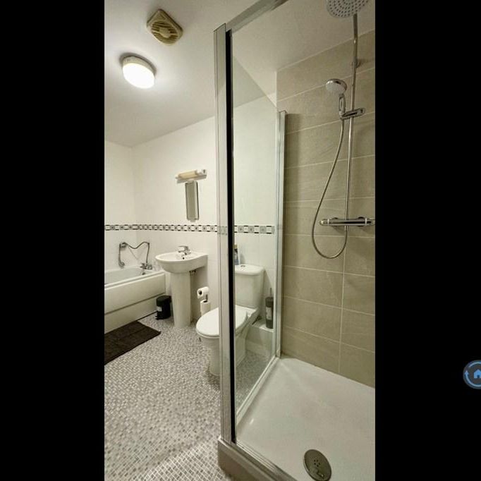 1 bedroom in a house share to rent - Photo 1