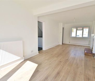 3 bedroom terraced house to rent - Photo 2