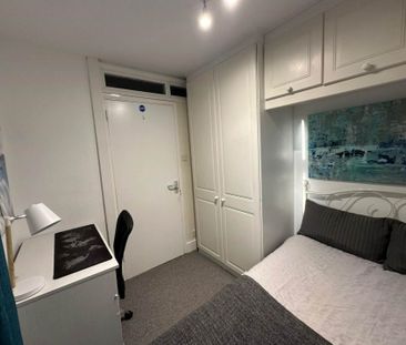 Room 4, 25 Springfield Road, Guildford, Surrey GU1 4DW - Photo 1
