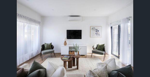 Spacious family townhouse with style and comfort - Photo 1