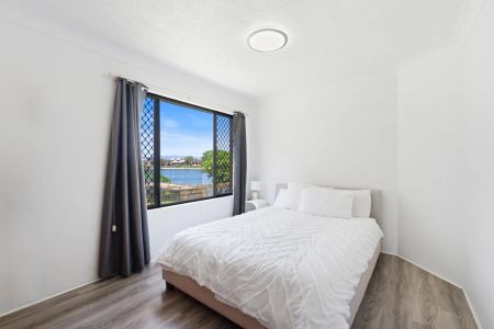 Waterfront ease in prime position - Photo 4