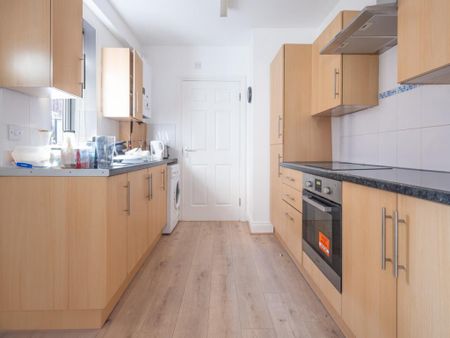 3 bedroom ground floor flat to rent - Photo 5