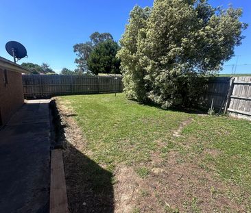 72 Bellevue Drive, Berwick - Photo 2