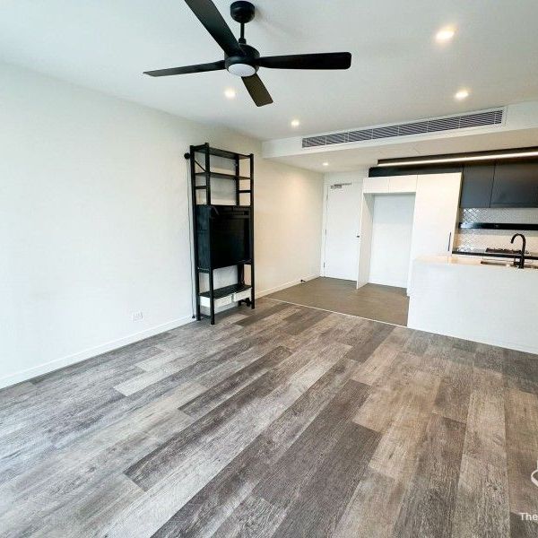 LUXURY 1 BEDROOM APARTMENT IN WEST END - Photo 1