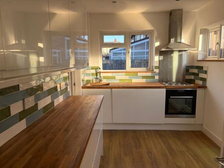 2 bedroom House To Let - Photo 4