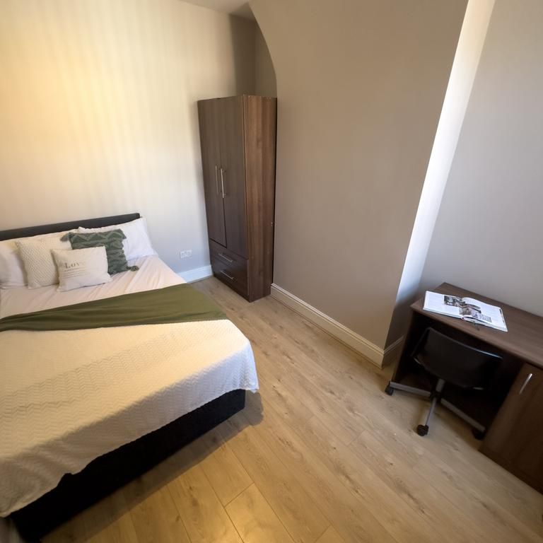 4 bedroom terraced house to rent - Photo 1