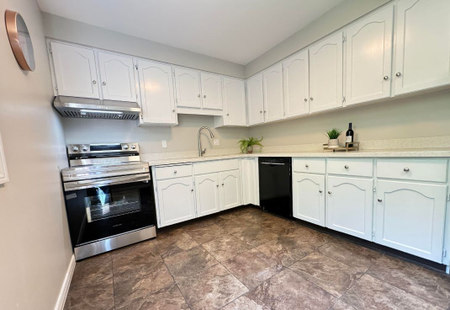 For Lease - 576 Kortright Road, Guelph, Ontario - Photo 5