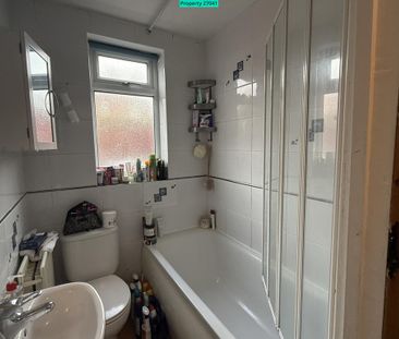 2 bedroom end of terrace house to rent - Photo 5