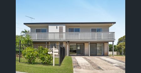 Spacious Family home with Dual Living Opportunities! - Photo 5