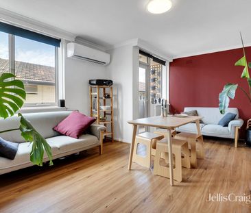 Two-Bedroom Apartment in Brunswick - Photo 2