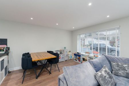 3 bedroom detached bungalow to rent - Photo 2