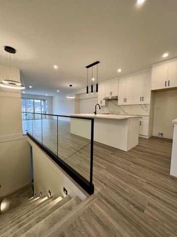 4 Bdrm in West Harbour: Brand New - Photo 2