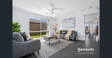 Modern Family Living Close to Everything - Photo 2