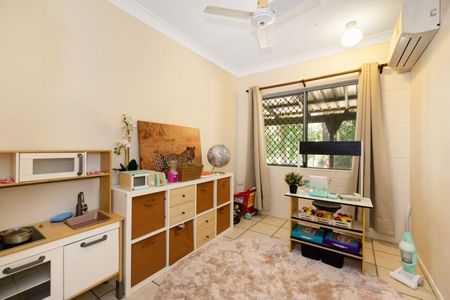 1/9 Chantilly Court, Rasmussen - Photo 2