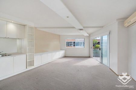 Brilliant 3 bedroom 2 bathroom apartment in teneriffe! - Photo 3