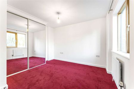Freshly decorated two bedroom, two bathroom property on the ground floor of a popular development. - Photo 4
