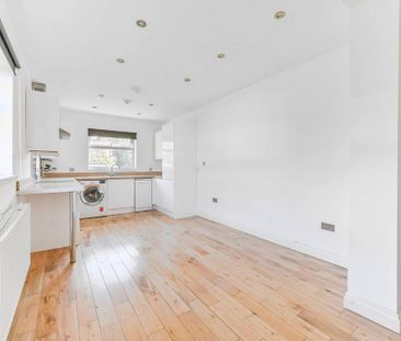 3 bedroom flat to rent - Photo 5