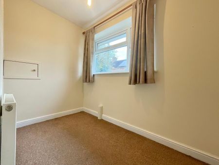 2 bedroom semi-detached bungalow to rent - Photo 3