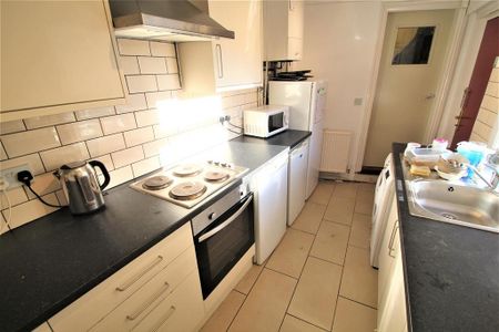 5 bedroom semi-detached house to rent - Photo 5